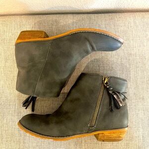 Tate & Tucker from Nordstrom. Girls, low heel, ankle boots. Faux brown leather.